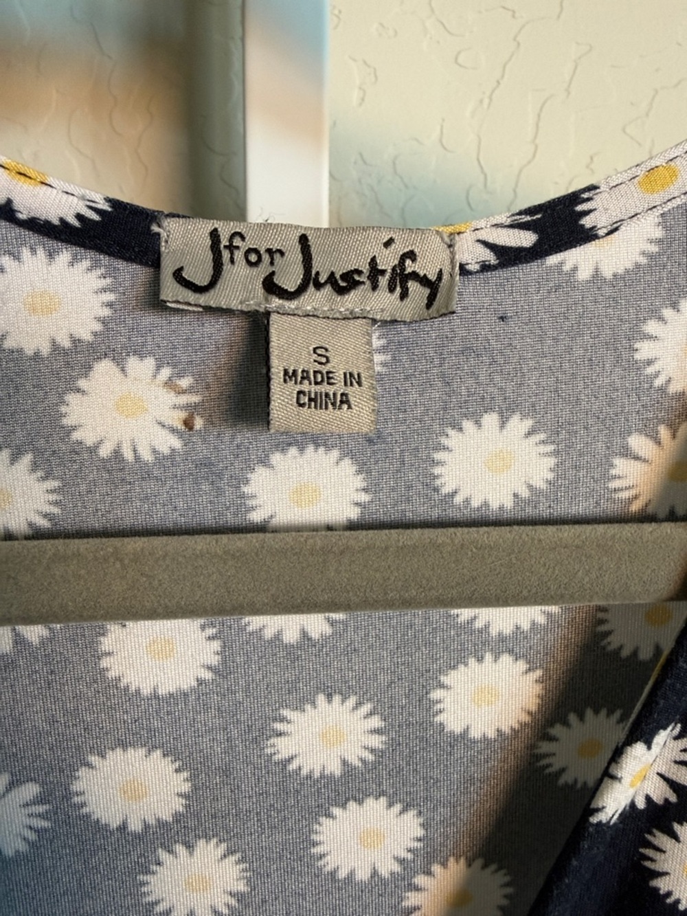 J for Justify Navy Dress with White Daisy Print
SZ Small - Picture 6 of 8